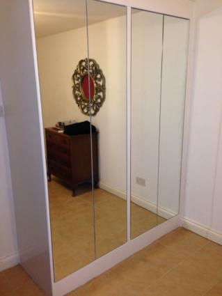 Picture of bespoke mirrored wardrobes